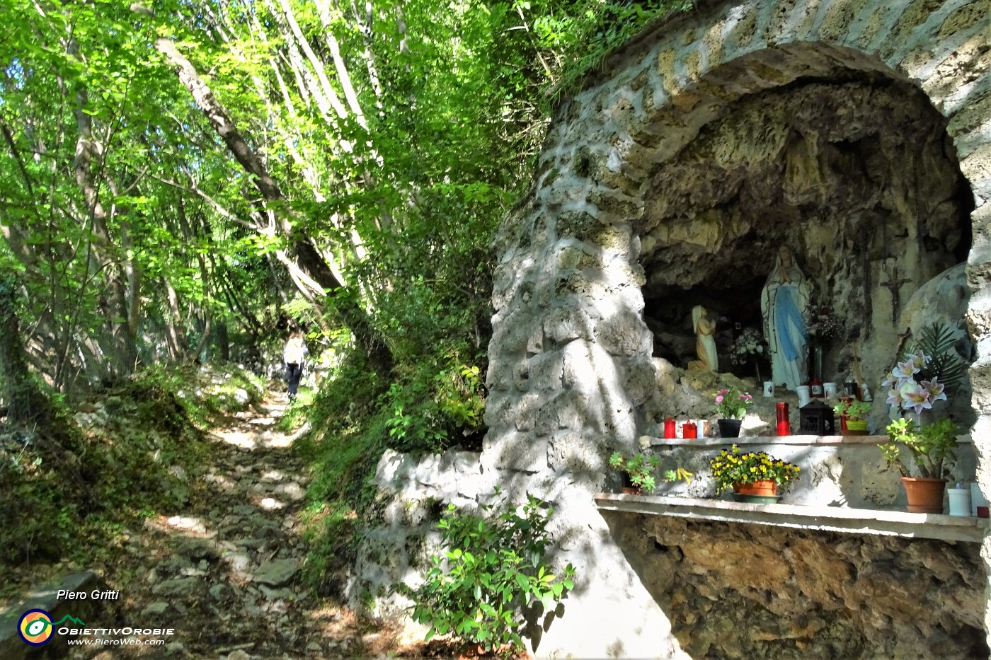 13 Santella-grotta Madonna di Lourdes.JPG